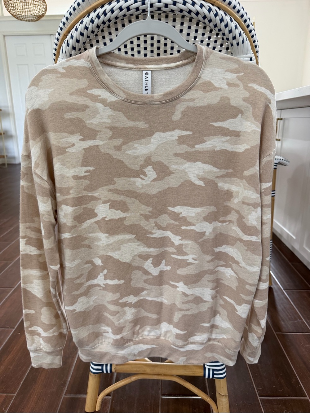 Athleta Balance Pullover Camo Lux Sweatshirt Oatmeal Beige Crewneck Women's XS
